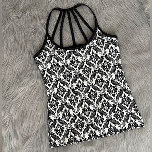 Soybu yoga top EUC size Small Damask black and white print